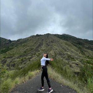 Meet your Posher, Desi